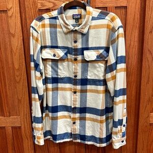 Patagonia Men’s Fjord Flannel. Medium